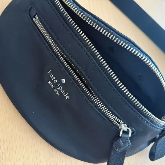 Kate Spade Black Crossbody Bag Sleek Designer Accessory - Picture 4 of 6